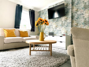 Cute townhouse with parking space in village near Leeds & York